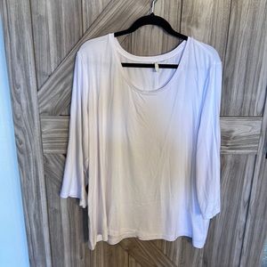 New without tags perfect Springtime white shirt with 3/4 length sleeves